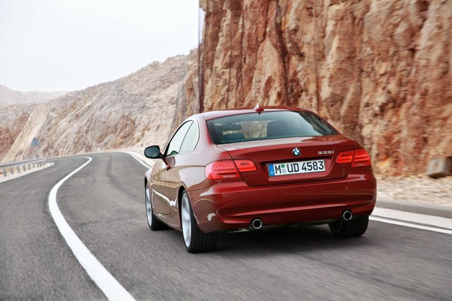  BMW 335i 2011 года  (фото 20 из 37)